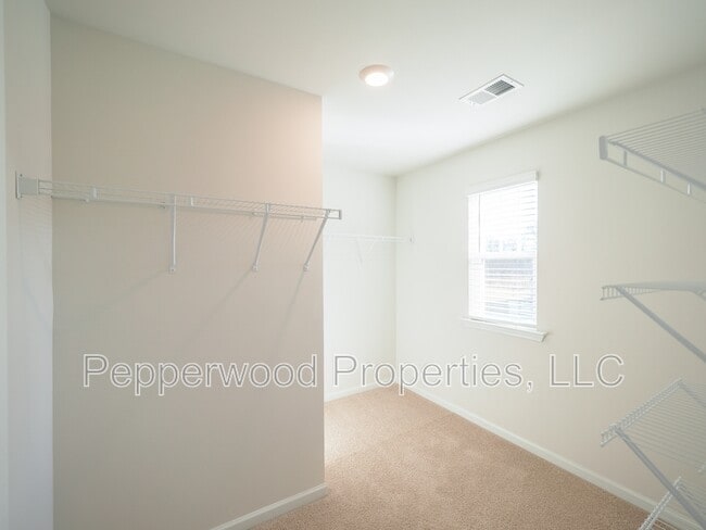 Building Photo - 1761 Rein Dr