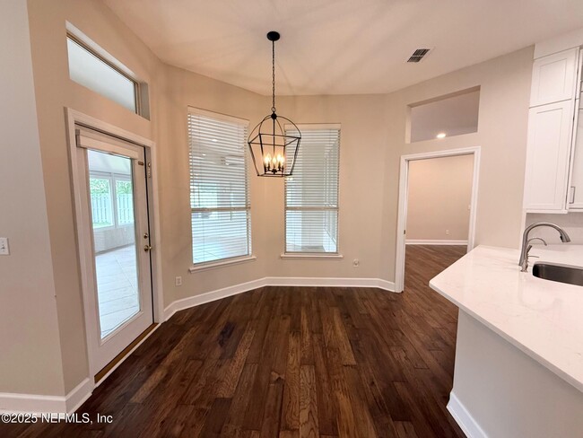 Building Photo - 7860 Turnstone Cir E