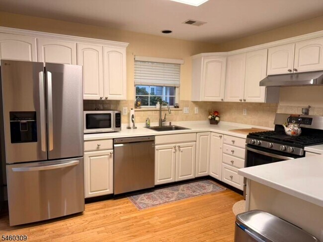 Building Photo - 63 Dorchester Dr
