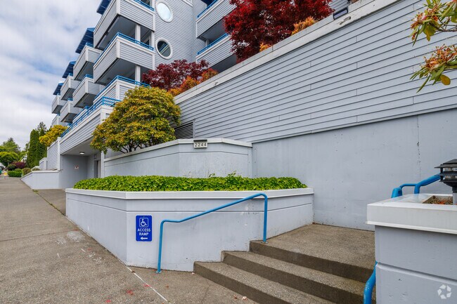 Building Photo - Queen Anne Ocean View Condos