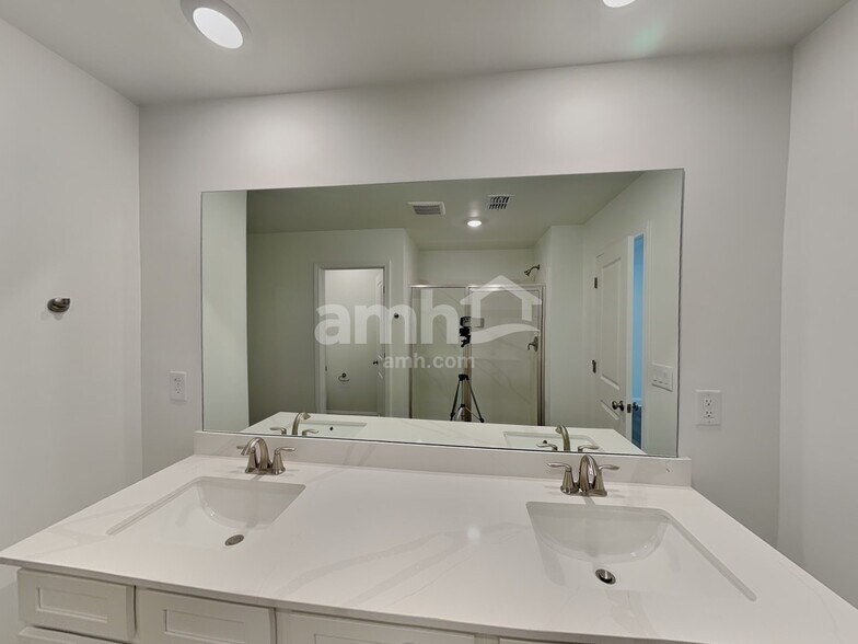 Building Photo - 1648 Aquamarine Dr