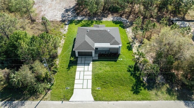 Building Photo - 567 Flamingo Ave S