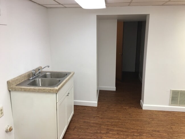 Building Photo - 525 E 47th St