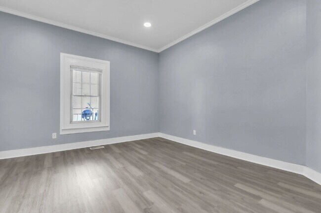 Building Photo - Cozy 2BR, 1BA Home with Spacious Yard in Downtown Anderson! Price improved to $1600/mo rent***