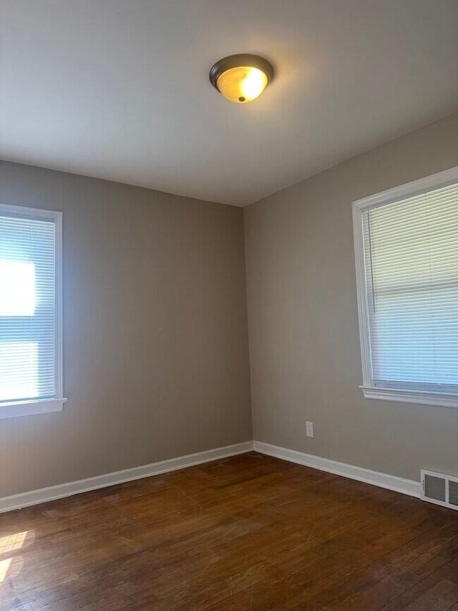 Building Photo - 4 Bedroom 3 Full Bathroom Home for Rent in...