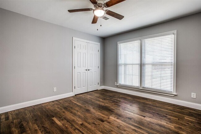 Building Photo - 9334 San Fernando Way