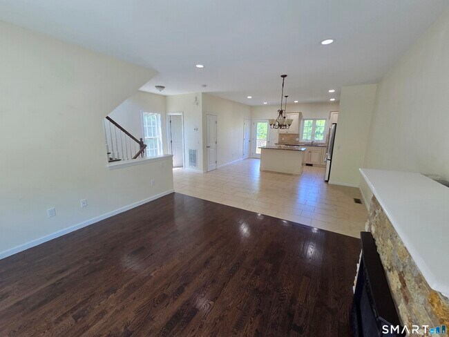 Building Photo - 10 Oak Meadows Dr
