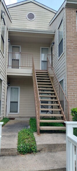Entrance to second floor unit - 3500 Tangle Brush Dr