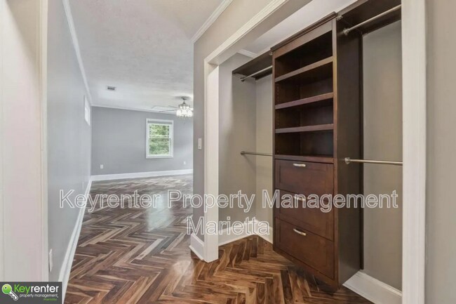 Building Photo - 2274 Edgemore Dr SE