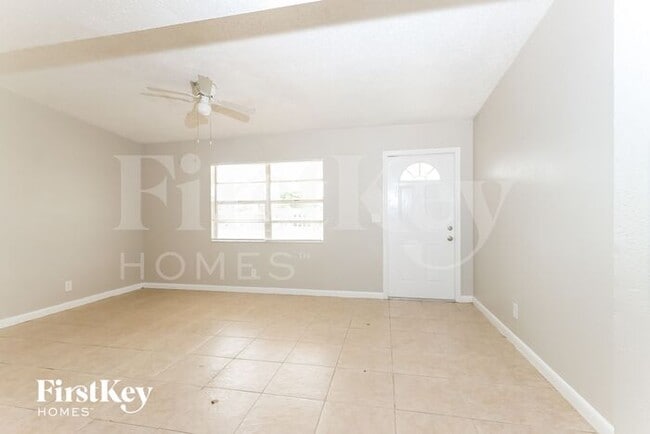 Building Photo - 3196 N Seacrest Blvd