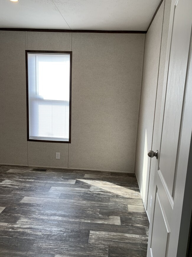 Building Photo - 325 Belew St