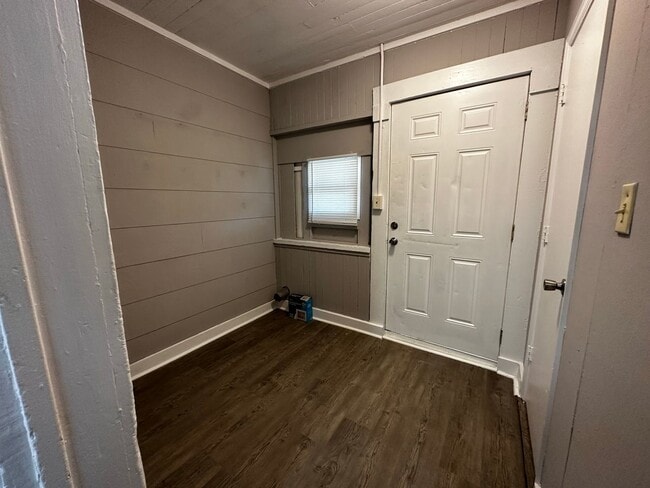 Building Photo - 213 E Main St