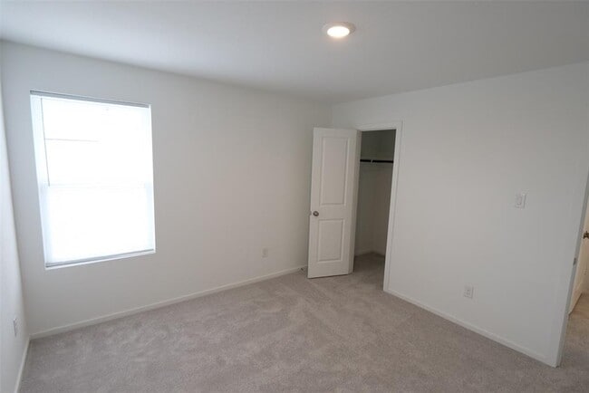 Building Photo - 26727 Feather Reed Dr
