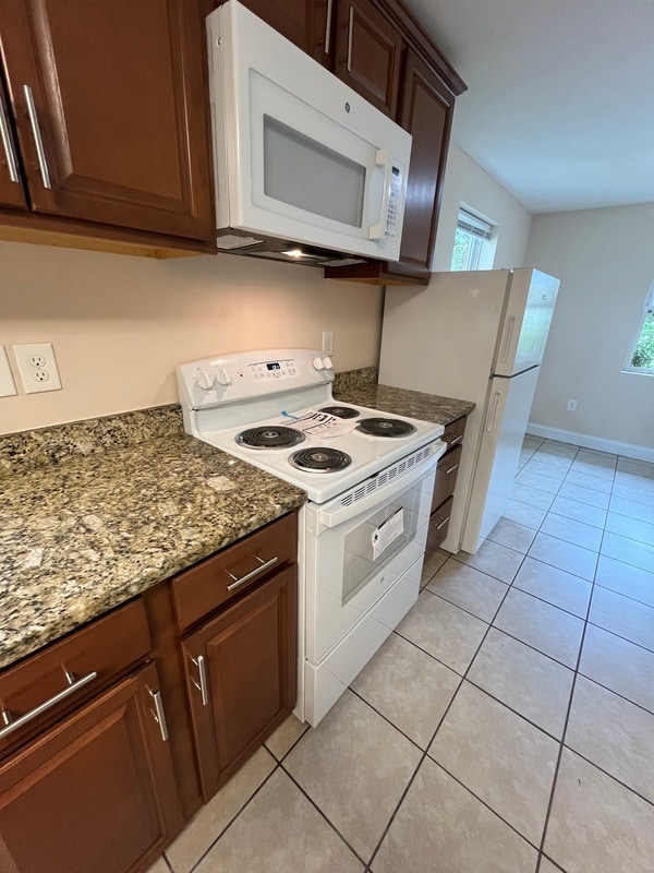 Building Photo - 1542 Monument Ave