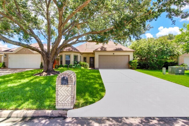 Building Photo - 1811 Emerald Green Dr