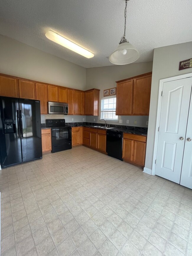 Building Photo - 3 BR house, all one level, for rent in For...