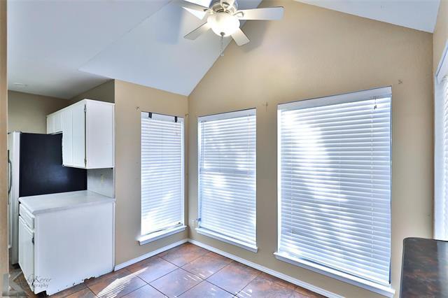 Building Photo - 4025 Inverrary Dr