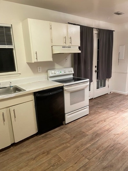 Building Photo - 8000 Jinetes Ct