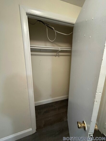 Building Photo - 122 Dustin St