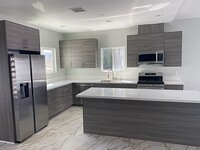 Building Photo - 955 Brossard Dr