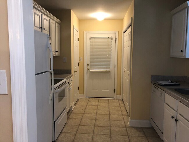 Building Photo - PRE-LEASING FOR JULY 22ND 2026!