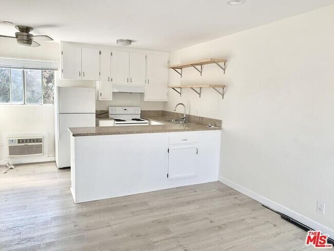 Building Photo - 7524 Sepulveda Blvd