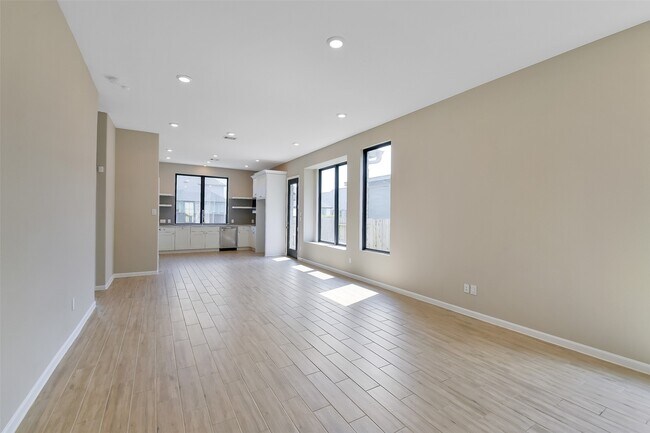 Building Photo - 1439 Northwood Blf Ln