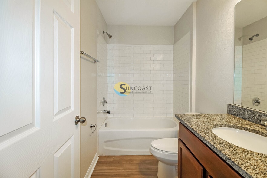 Building Photo - 2103 NE 78th Ln