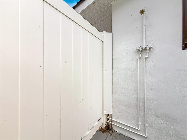 Building Photo - 2472 Tradewinds Dr