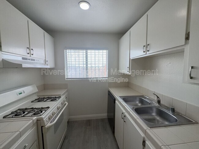 Building Photo - 2255 Cahuilla St