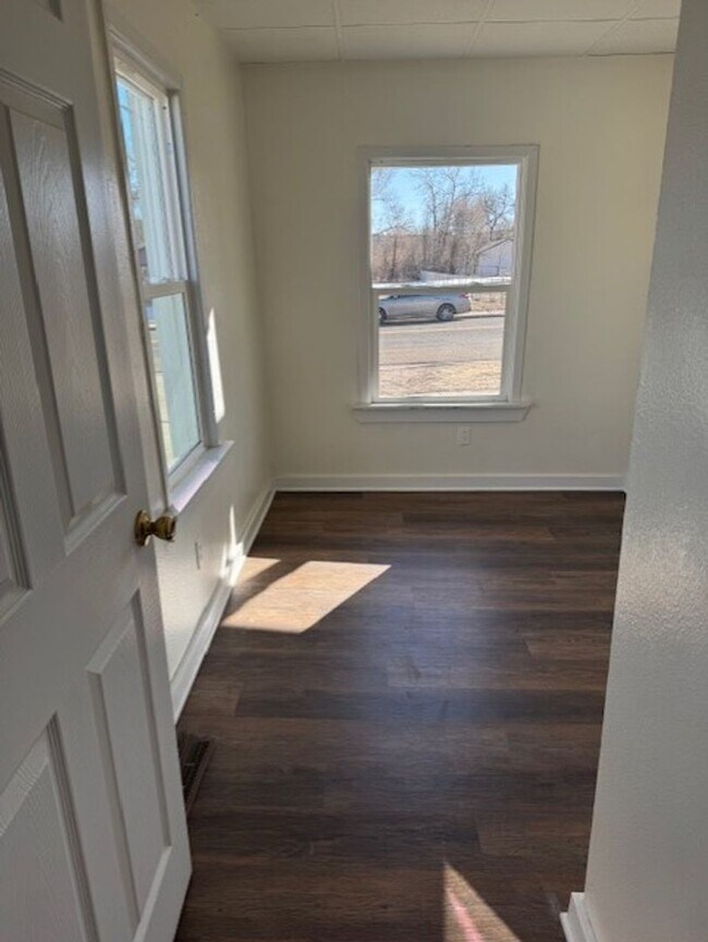 Building Photo - 817-819 Robinson Ave