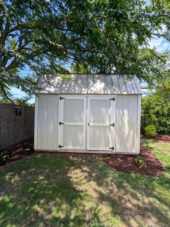 Building Photo - 9332 Vandivere Dr