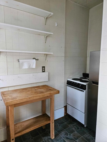 Building Photo - 284 French St