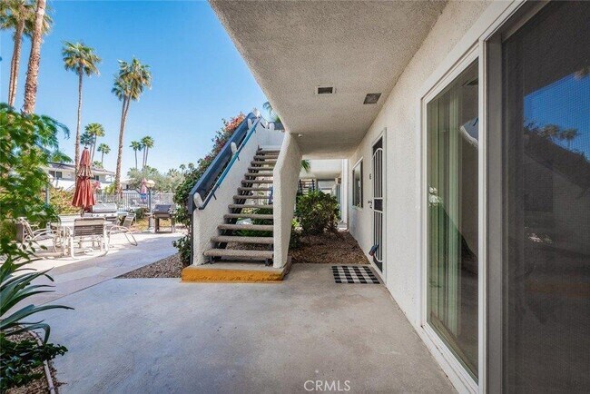 Building Photo - 1900 S Palm Canyon Dr