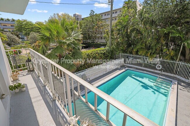 Building Photo - 1340 Lincoln Rd