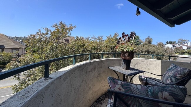 Building Photo - La Costa 2 bedroom Just Minutes from the B...