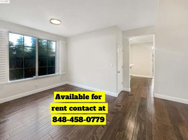 Building Photo - 51 Village Square Pl