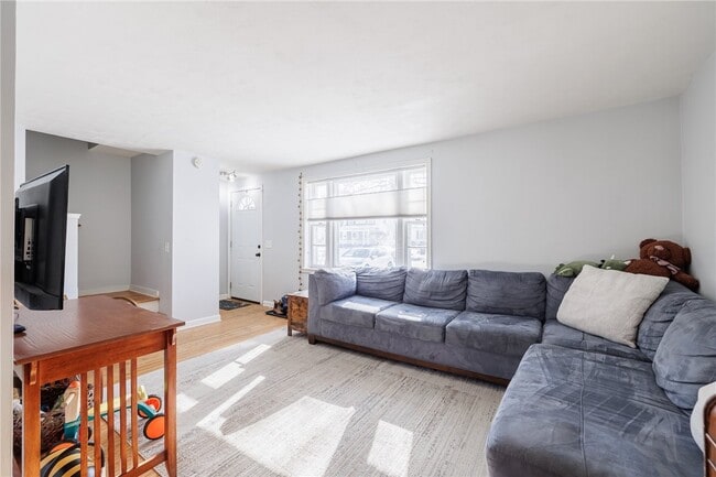 Building Photo - 206 Farmington Rd