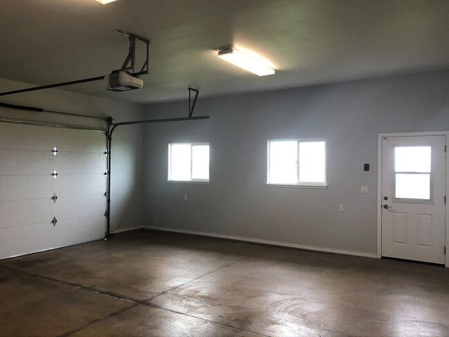 Building Photo - Gorgeous Ocean View Home. Unfurnished 1 Bed, 2 Ba, w/ 2-Car Garage on 1.145 acres