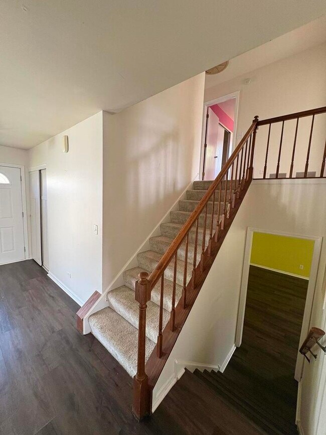 Building Photo - 619 Belair Ct