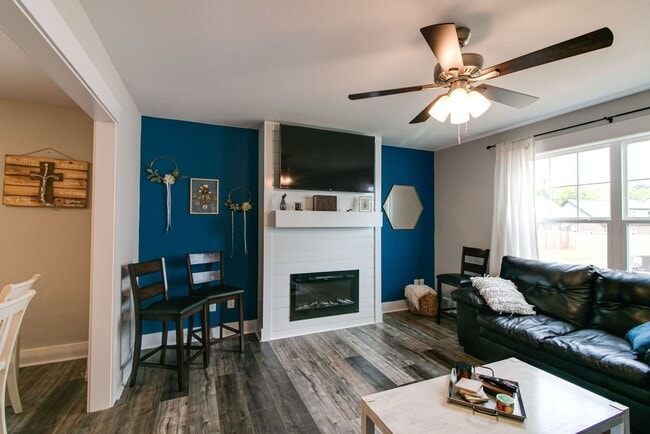 Building Photo - 210 Geneva Ln