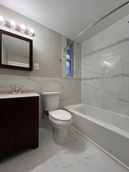 Building Photo - 101 S Victoria Ave