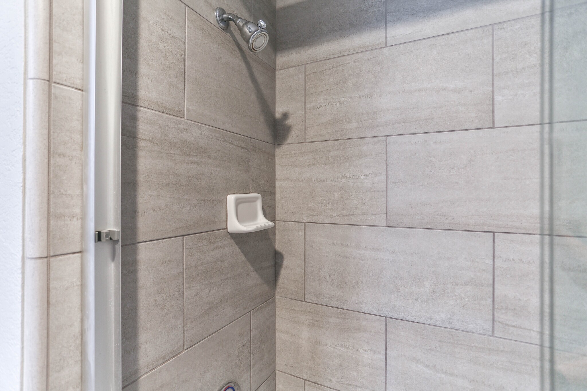 Tile Shower and tub - 47112 Warm Springs Blvd