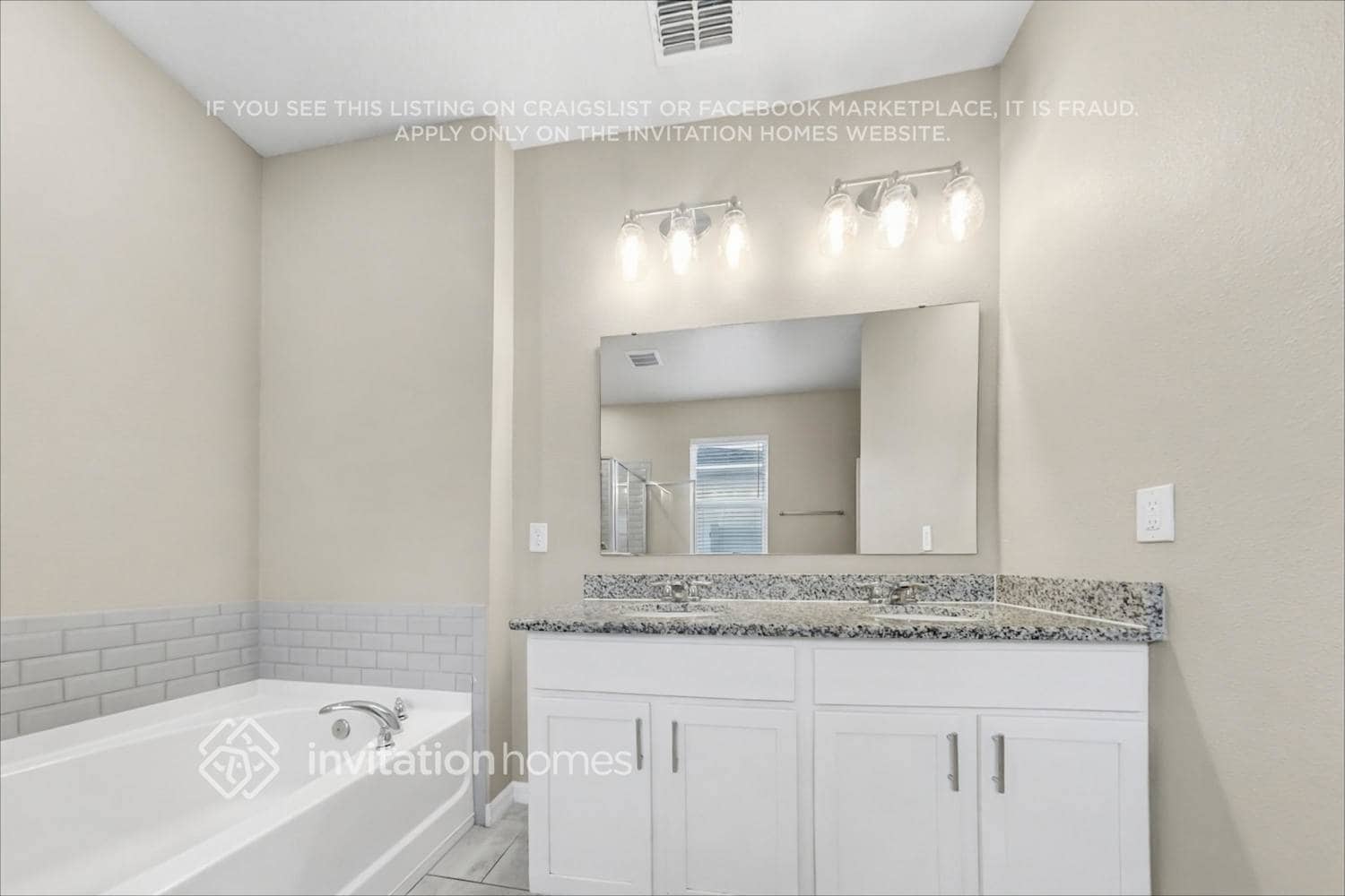 Building Photo - 14231 Seranoa Dr