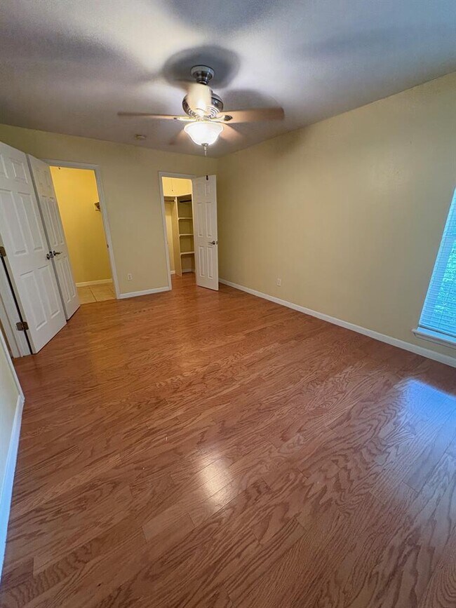 Building Photo - 400 W 35th St