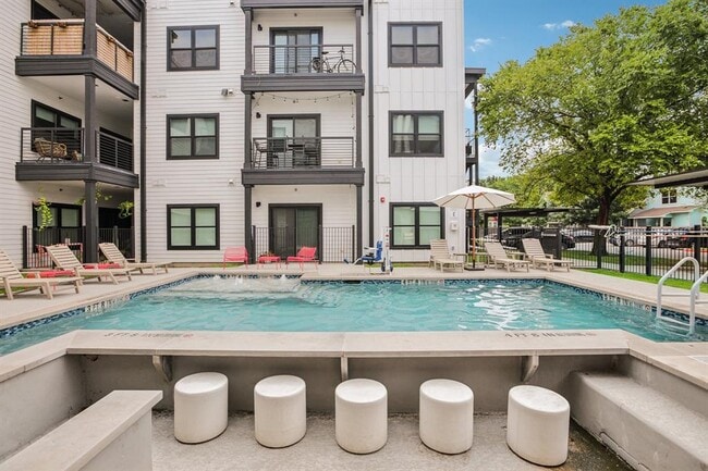 Building Photo - 3101 Govalle Ave