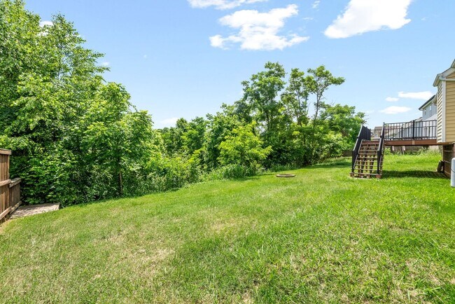 Building Photo - 3 Bedroom 2 Bath Pet Friendly Home For Rent Near Post!