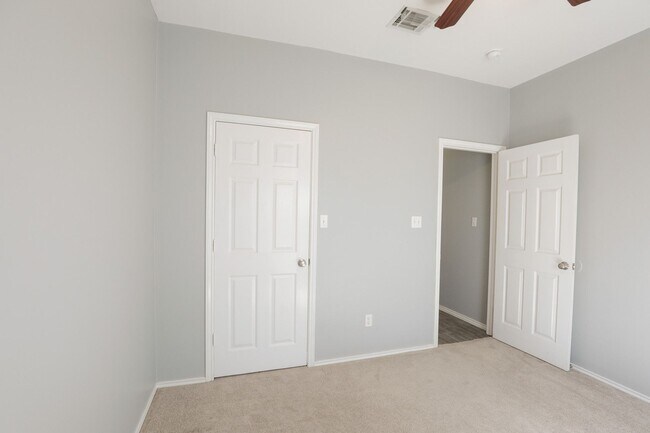 Building Photo - Inviting 4/BR 2/BA Home with Open Layout and Natural Light