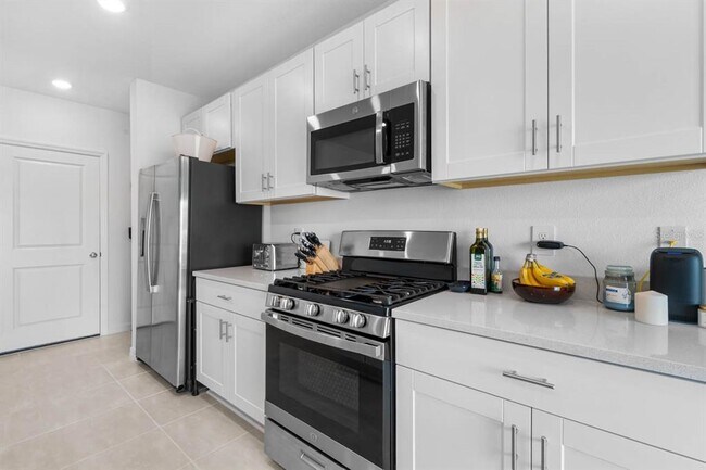 Building Photo - 13524 Camelot Ct