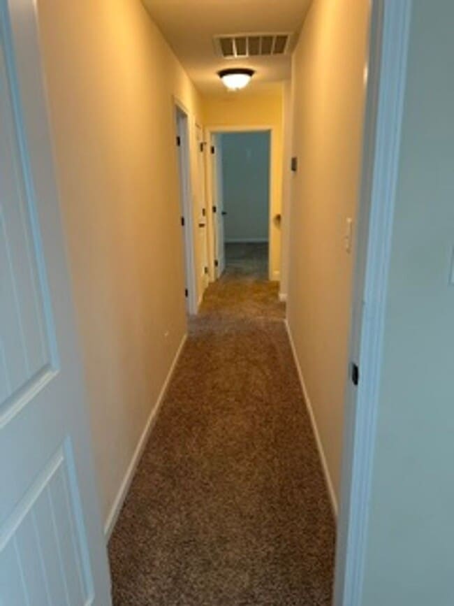 Building Photo - Maryville 37803 - 3 bedroom 2.5 bath home - Call Debra Johnson (865) 591-8281